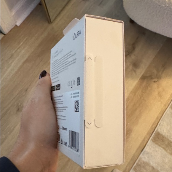 Oura Ring 4 [NWT; Silver; Size 6] - Picture 3 of 4